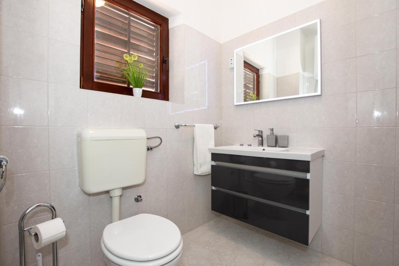 White Diamond Apartment Vrsi Exterior photo