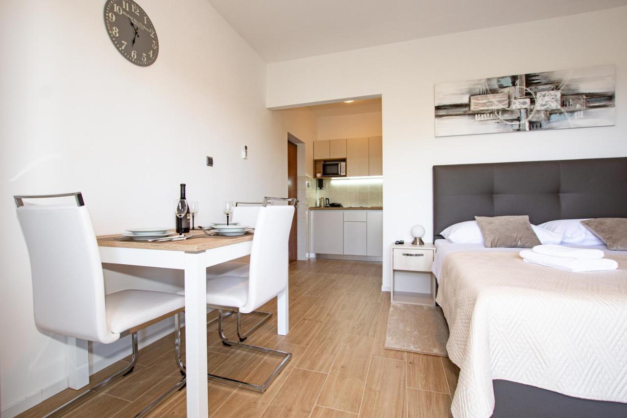 White Diamond Apartment Vrsi Exterior photo