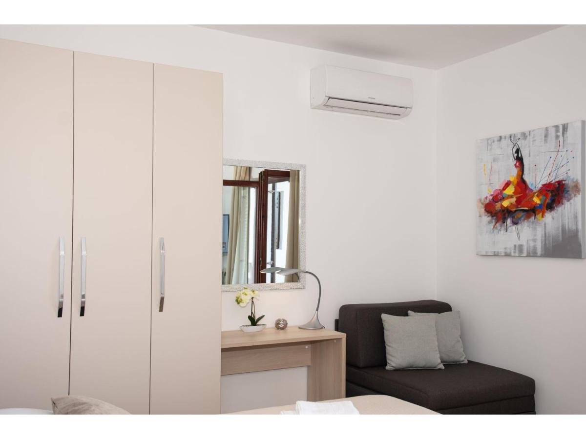 White Diamond Apartment Vrsi Exterior photo