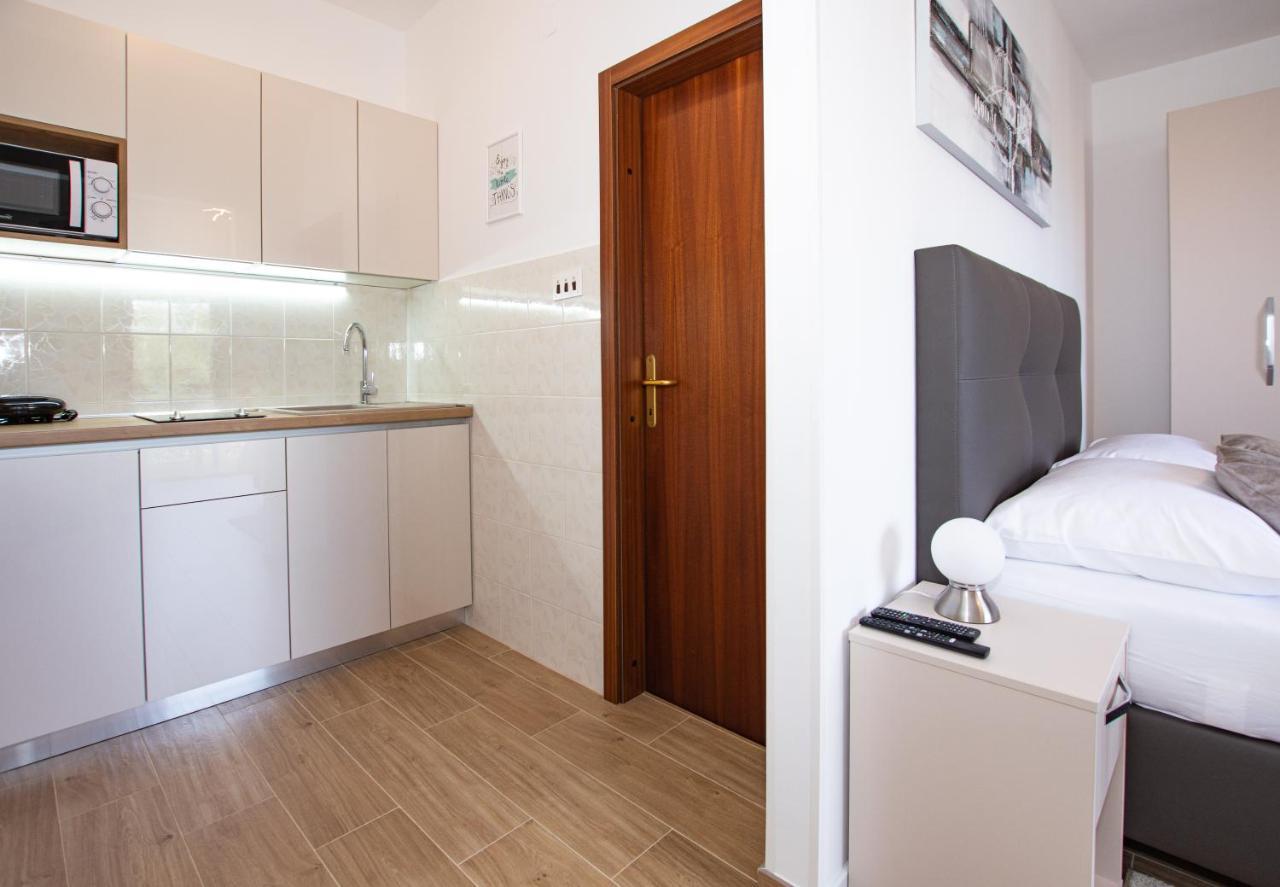 White Diamond Apartment Vrsi Exterior photo