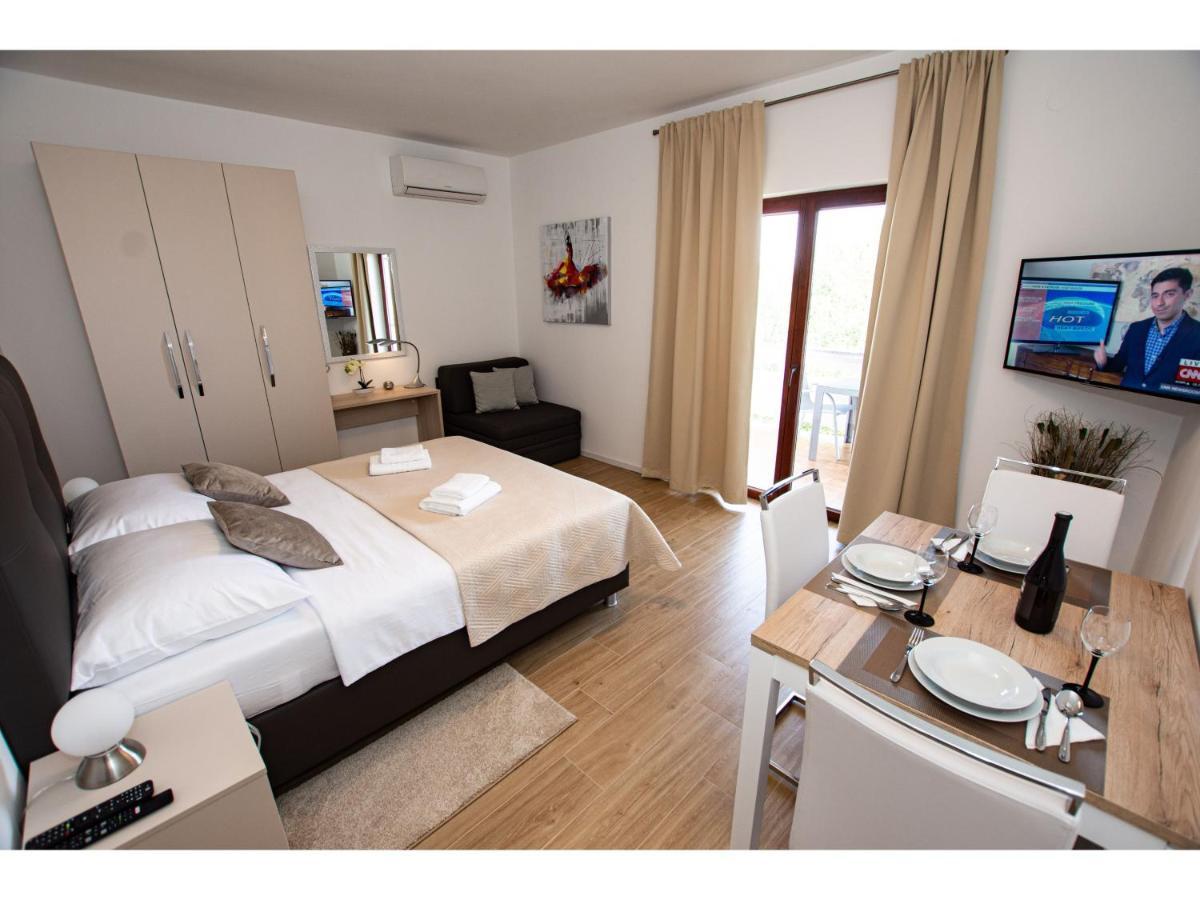White Diamond Apartment Vrsi Exterior photo